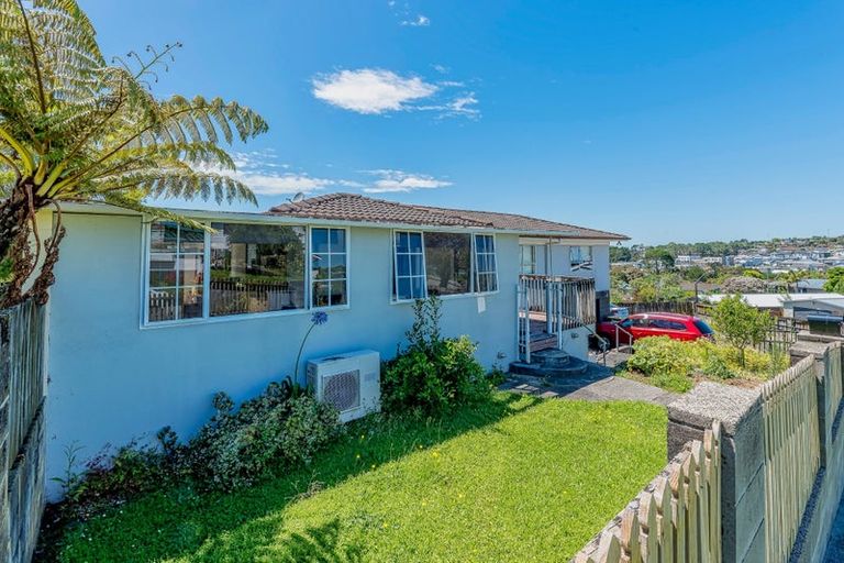 Photo of property in 5 Sumich Place, West Harbour, Auckland, 0618