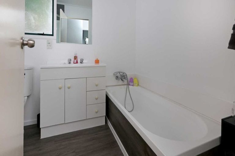 Photo of property in 19a Riserra Drive, Ranui, Auckland, 0612