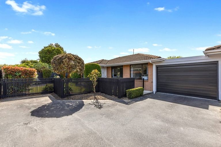 Photo of property in 2/58 Ambleside Drive, Burnside, Christchurch, 8053