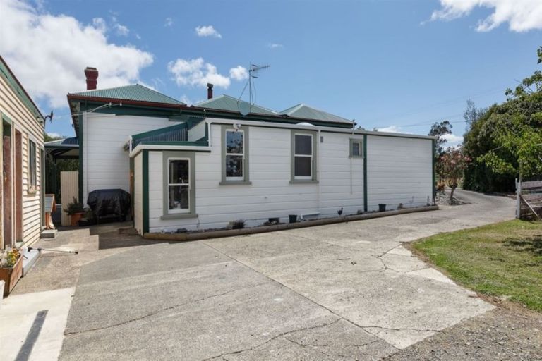 Photo of property in 8 Coulters Line, Kiwitea, Feilding, 4777