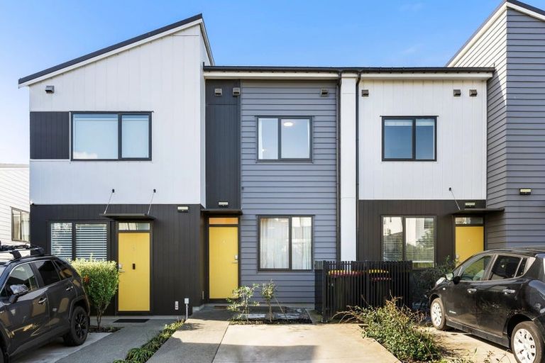 Photo of property in 4 Hononga Lane, Northcote, Auckland, 0627