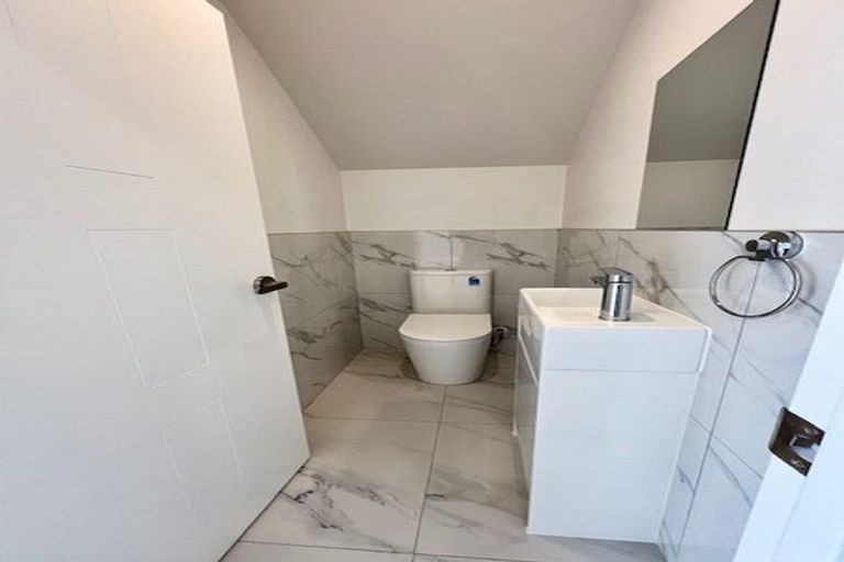 Photo of property in 56a Casuarina Road, Half Moon Bay, Auckland, 2012