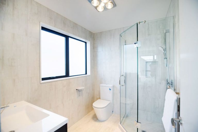 Photo of property in 5 Babos Avenue, Kumeu, 0810