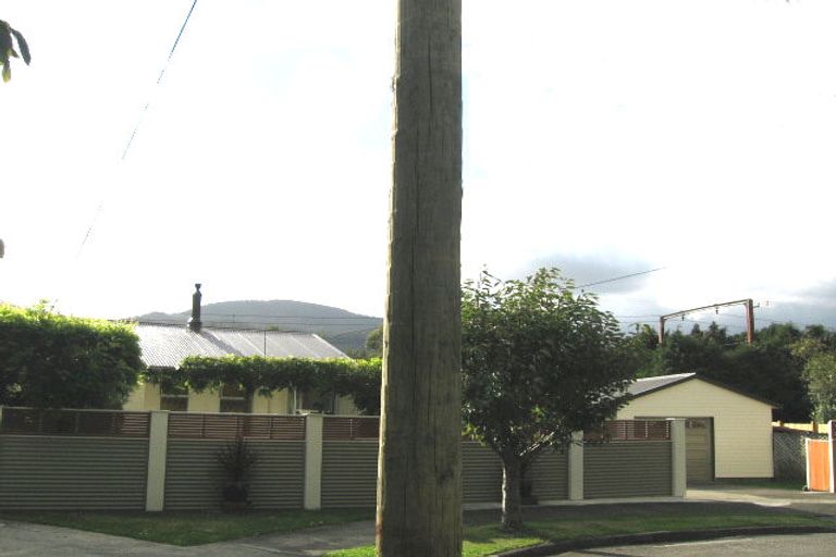 Photo of property in 12 Coates Grove, Silverstream, Upper Hutt, 5019