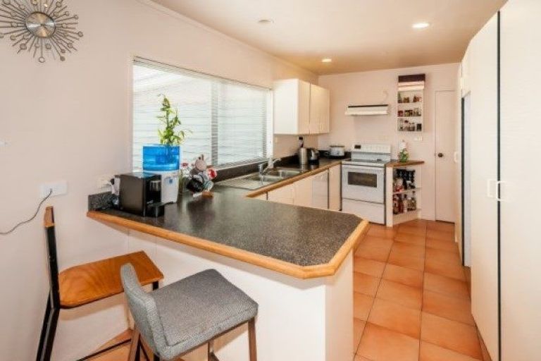Photo of property in 1/81 Carlisle Road, Torbay, Auckland, 0632