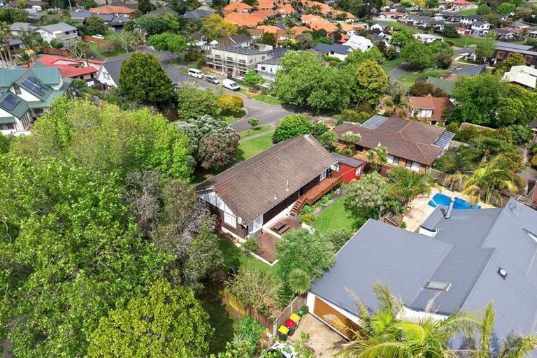 Photo of property in 70 Kurnell Drive, Botany Downs, Auckland, 2010