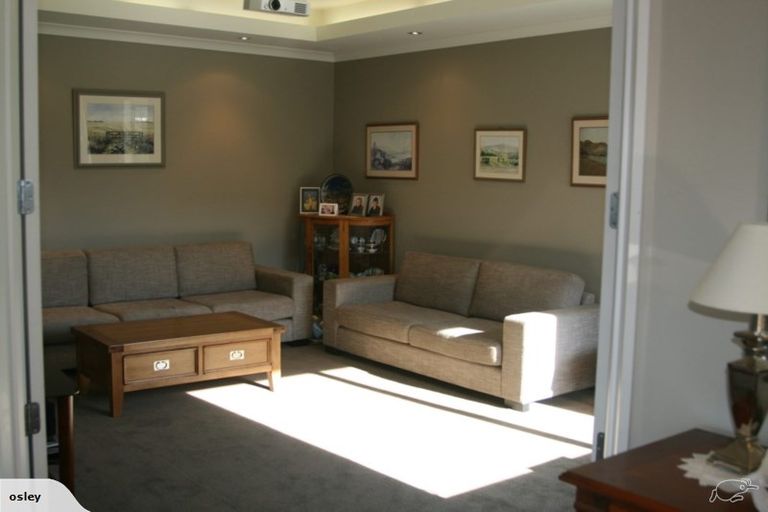 Photo of property in 1 Holly Place, Rangiora, 7400