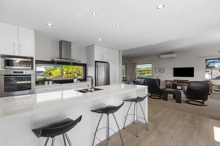 Photo of property in 1 Ellesmere Close, Pyes Pa, Tauranga, 3112