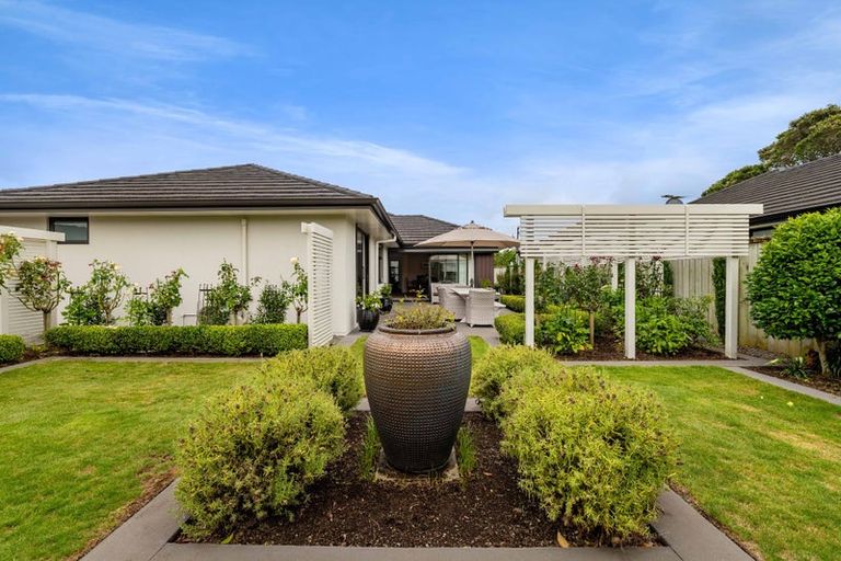 Photo of property in 425 Mangorei Road, Highlands Park, New Plymouth, 4312