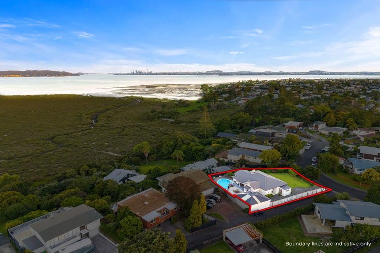 Photo of property in 46 Rewarewa Road, Te Atatu Peninsula, Auckland, 0610
