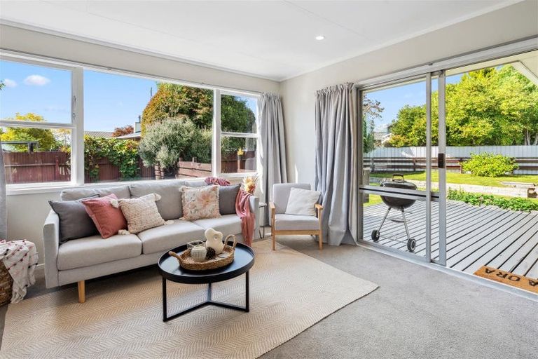 Photo of property in 8 Thackeray Place, Owhata, Rotorua, 3010