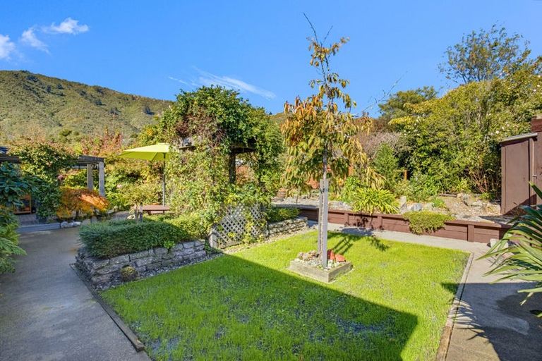 Photo of property in 76 Moana View Road, Waikawa, Picton, 7220