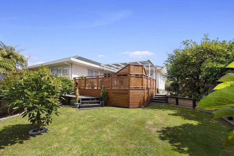 Photo of property in 12 Frank Frethey Place, Highlands Park, New Plymouth, 4312