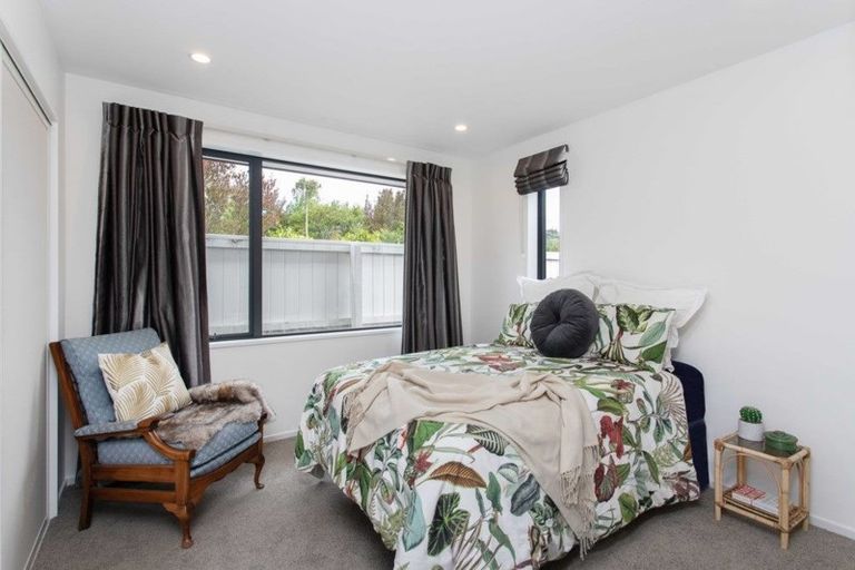 Photo of property in 72a Wilsons Road, Saint Martins, Christchurch, 8022