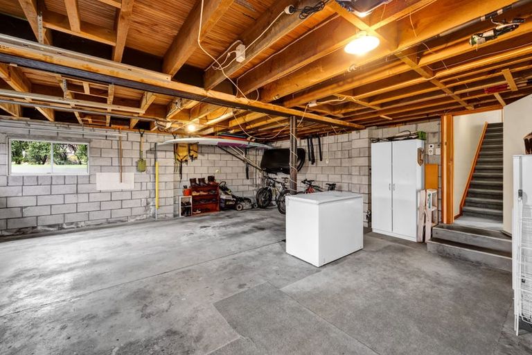 Photo of property in 14 Montana Place, Merrilands, New Plymouth, 4312