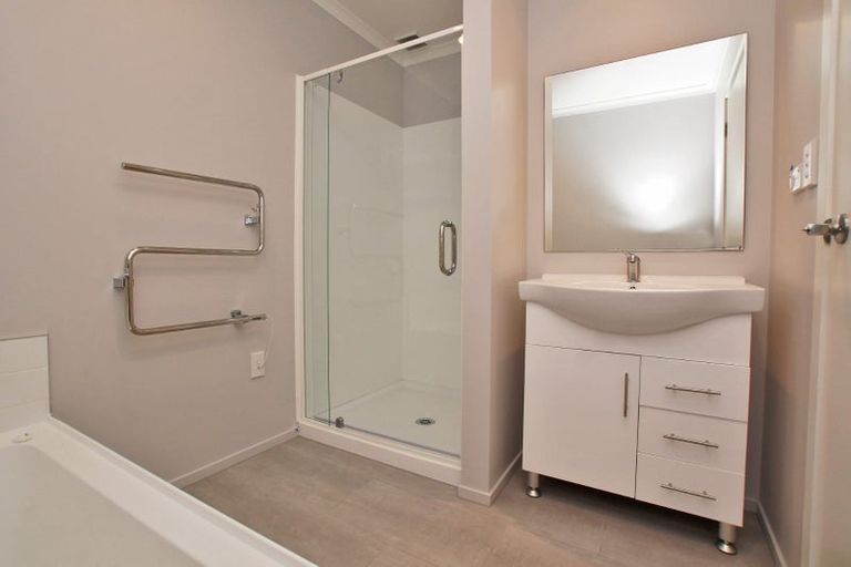 Photo of property in 8 Queens Park Crescent, Frankton, Hamilton, 3204