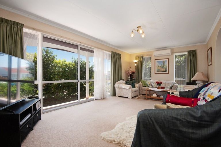 Photo of property in 44 Hillcrest Drive, Kelvin Grove, Palmerston North, 4414
