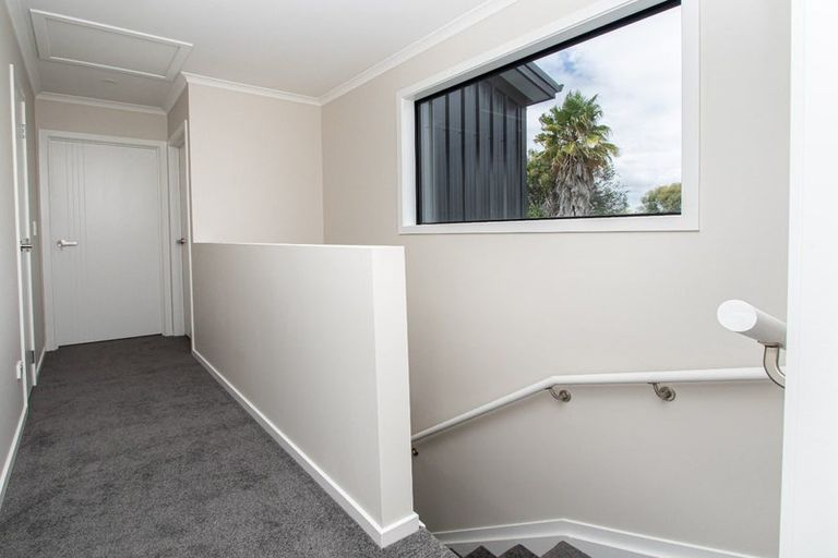 Photo of property in 2/1 Splitt Avenue, Glenview, Hamilton, 3206