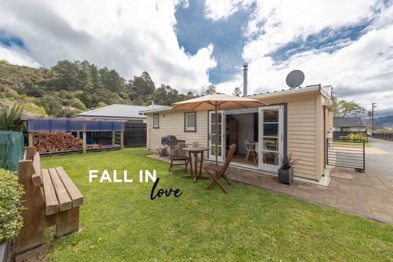 Photo of property in 21a Korau Grove, Stokes Valley, Lower Hutt, 5019