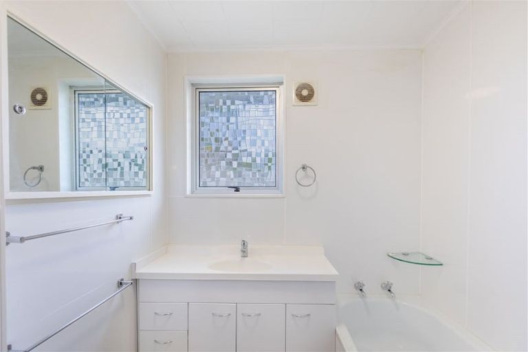 Photo of property in 108a Avondale Road, Taradale, Napier, 4112