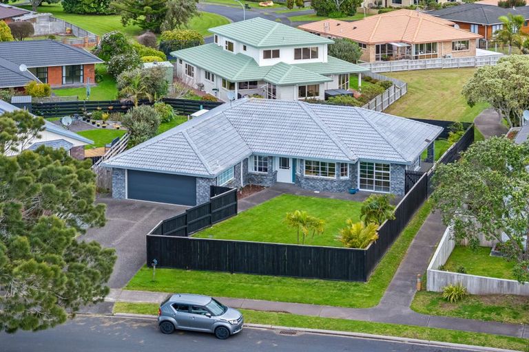 Photo of property in 33 Maygrove Drive, Orewa, 0931
