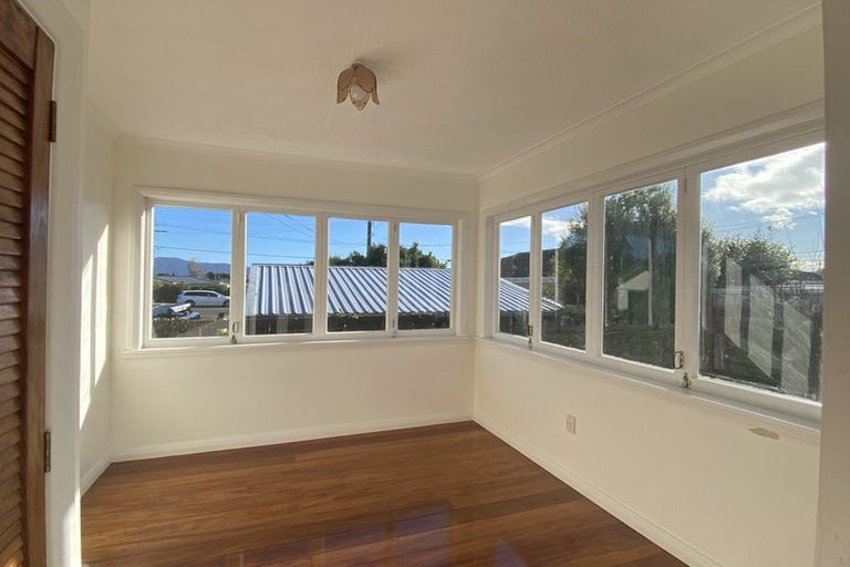 Photo of property in 22 Moana Road, Paraparaumu, 5032