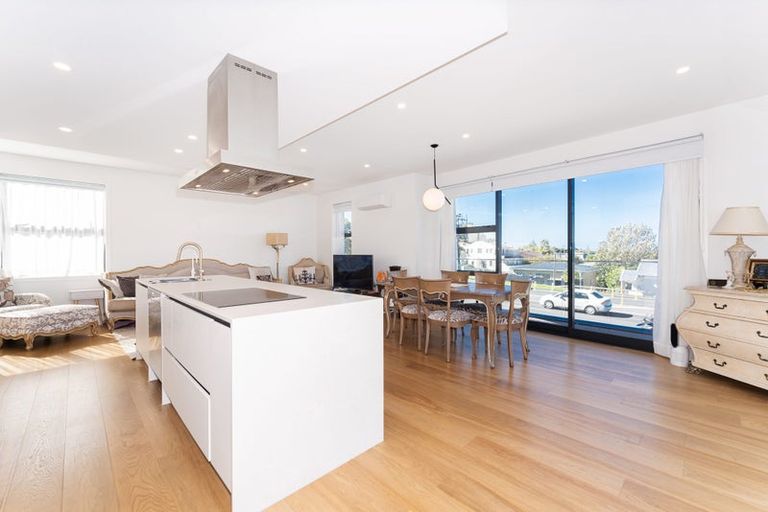 Photo of property in 952a East Coast Road, Northcross, Auckland, 0632