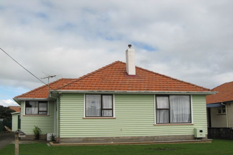 Photo of property in 85 Broadway, Waitara, 4320