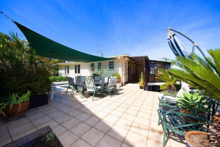 Photo of property in 9 Howard Road, Northcote, Auckland, 0627