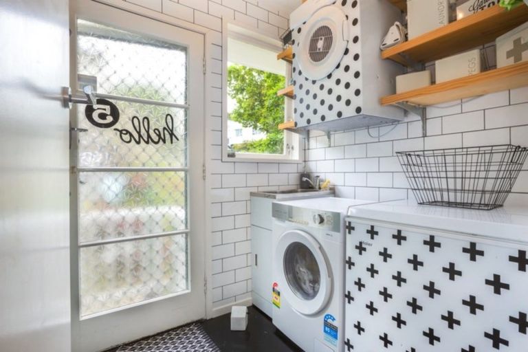 Photo of property in 5 Sunrise Boulevard, Tawa, Wellington, 5028