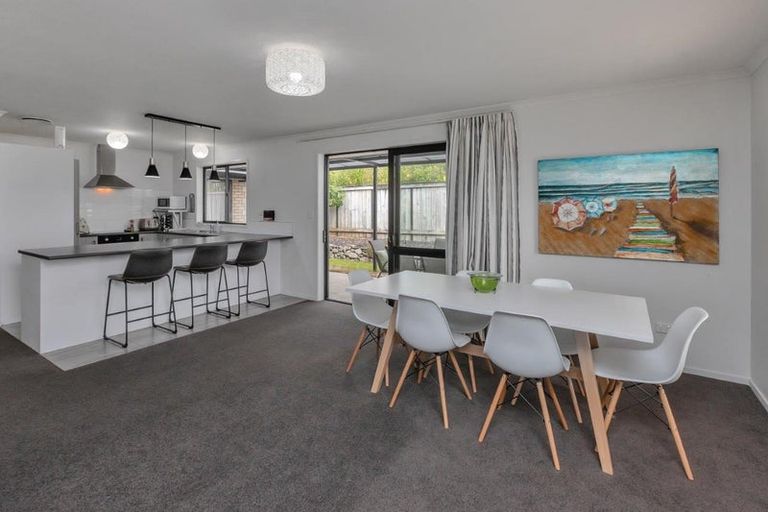 Photo of property in 18 Ocean View Rise, Ruakaka, 0116