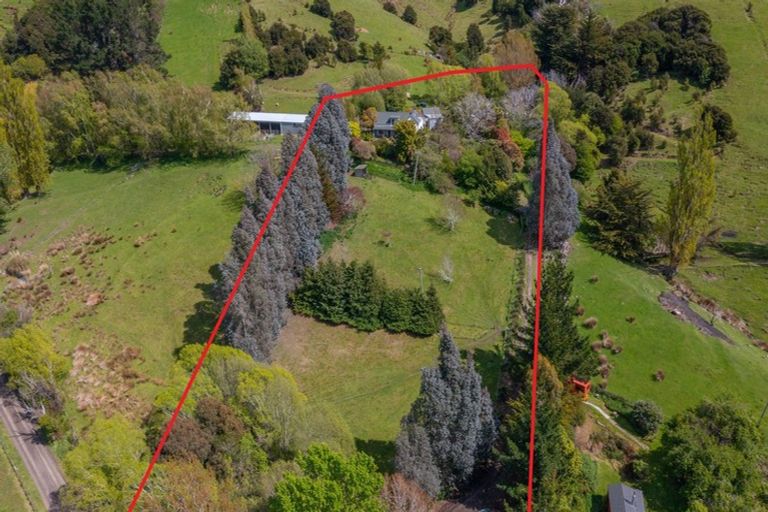 Photo of property in 8 Shadbolts Road, Pigeon Bay, Akaroa, 7583