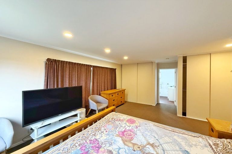 Photo of property in 20 Reynard Terrace, Conifer Grove, Takanini, 2112