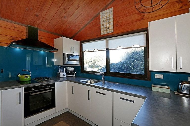 Photo of property in 16 Pohutukawa Drive, Opunake, 4616