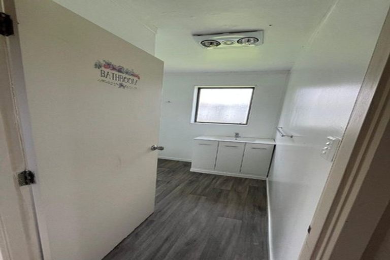 Photo of property in 1/22 Coburg Street, Henderson, Auckland, 0612