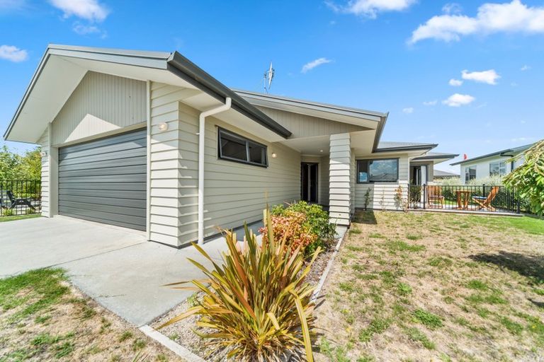 Photo of property in 17 Noumea Drive, Rangatira Park, Taupo, 3330
