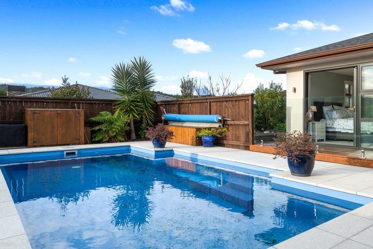 Photo of property in 16 Korako Drive, Kumeu, 0810