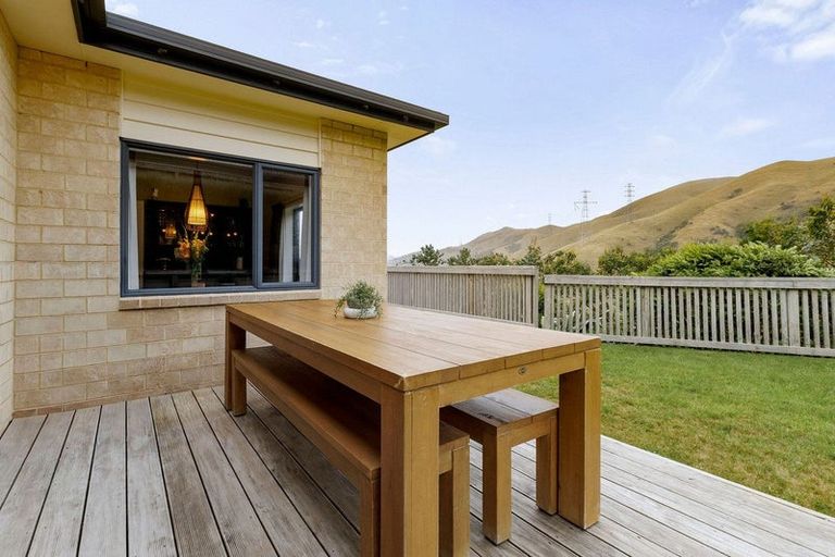 Photo of property in 17 Gifford Grove, Churton Park, Wellington, 6037
