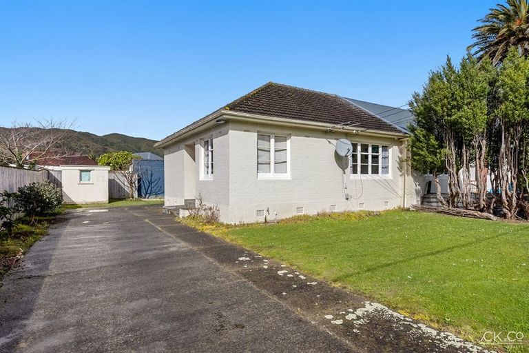 Photo of property in 112 Cambridge Terrace, Fairfield, Lower Hutt, 5011
