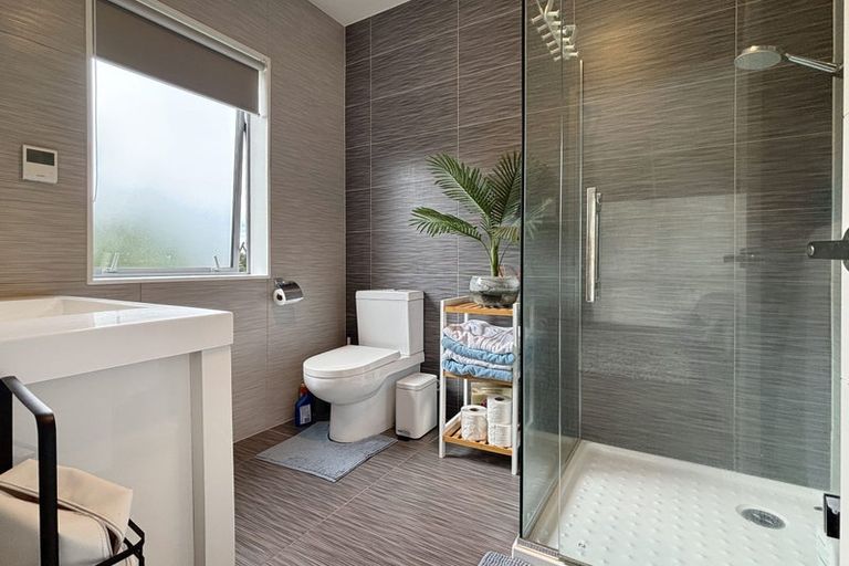 Photo of property in 49 South Kensington Way, Henderson, Auckland, 0612
