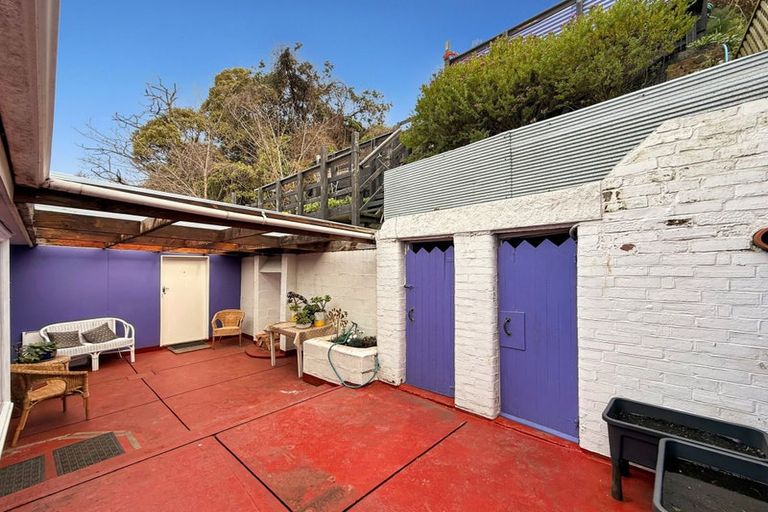 Photo of property in 1 Hawkhurst Road, Lyttelton, 8082