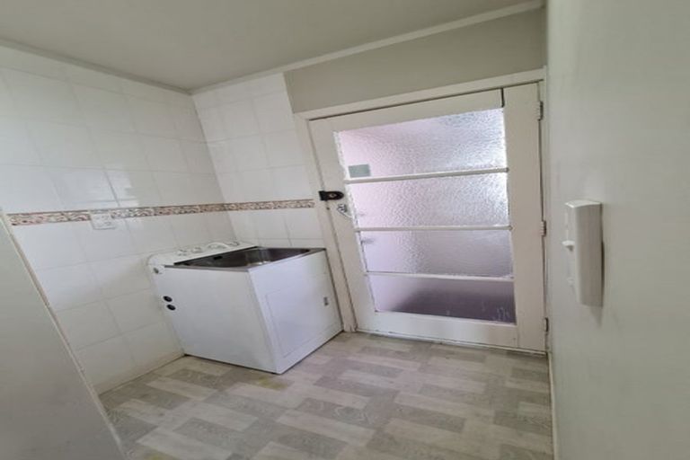 Photo of property in 39 Sunnyside Road, Sunnyvale, Auckland, 0612