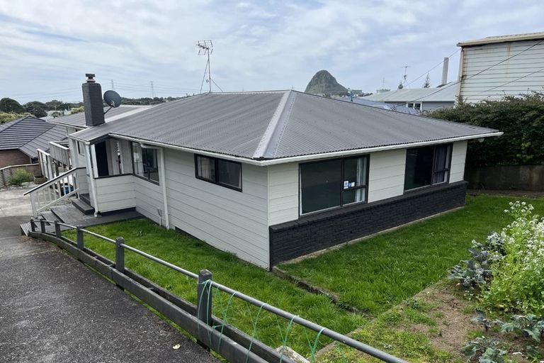 Photo of property in 3 Mount View Place, Spotswood, New Plymouth, 4310