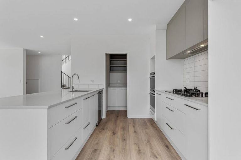 Photo of property in 24 Port Way, Rosehill, Papakura, 2113