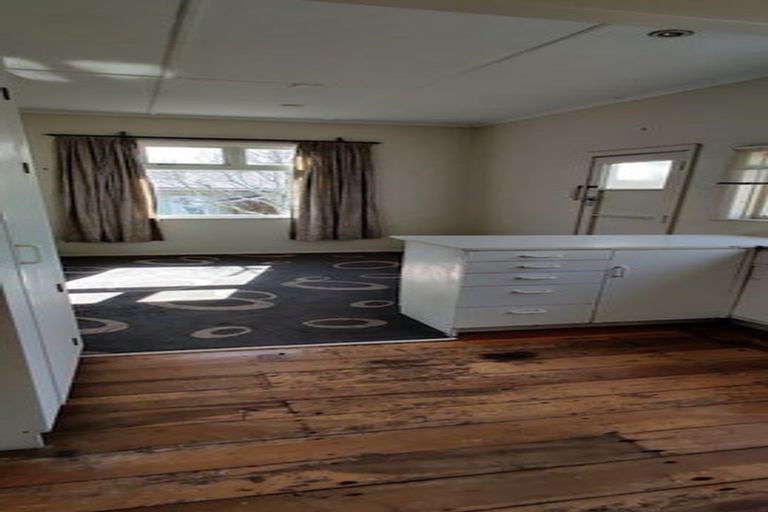 Photo of property in 38 Bassett Road, Johnsonville, Wellington, 6037