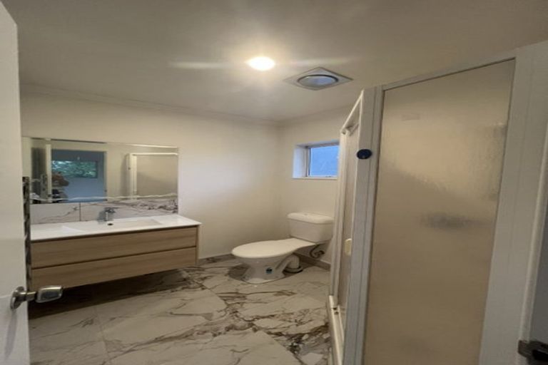 Photo of property in 3a Christina Avenue, Te Atatu South, Auckland, 0602