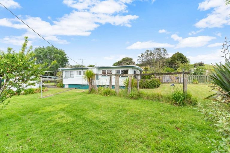 Photo of property in 8 Depot Road, Paparoa, 0571