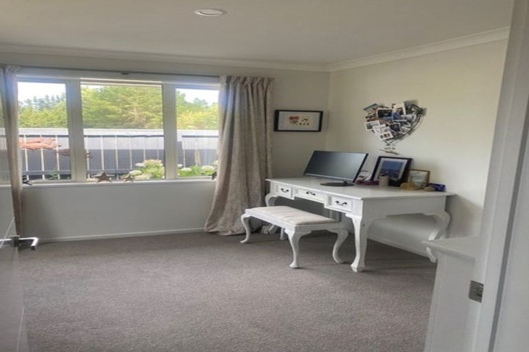 Photo of property in 1 Franklin Drive, Rangiora, 7400