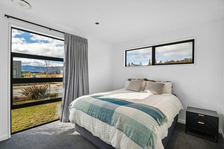 Photo of property in 8 Pounamu Avenue, Albert Town, Wanaka, 9305