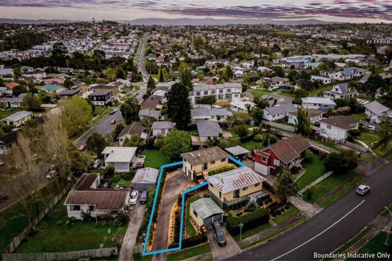 Photo of property in 2/4 Elizabeth Drive, West Harbour, Auckland, 0618